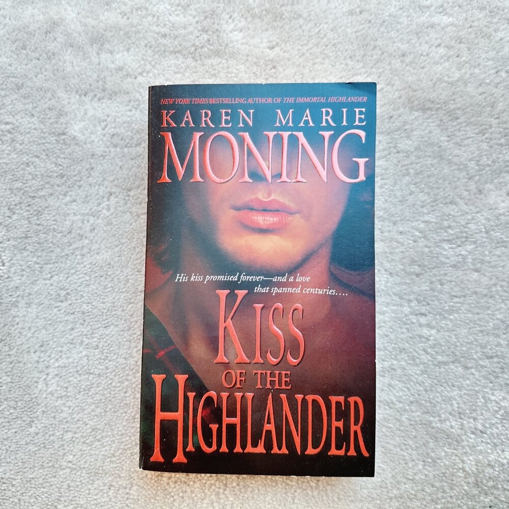Kiss of the Highlander by Karen Marie Moning | Paperback Book